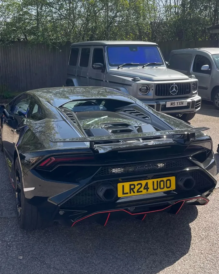 Black Lamborghini Huracán with red details