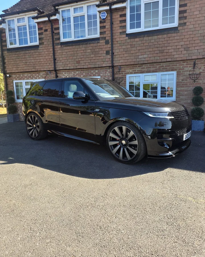 Black Range Rover outside a house